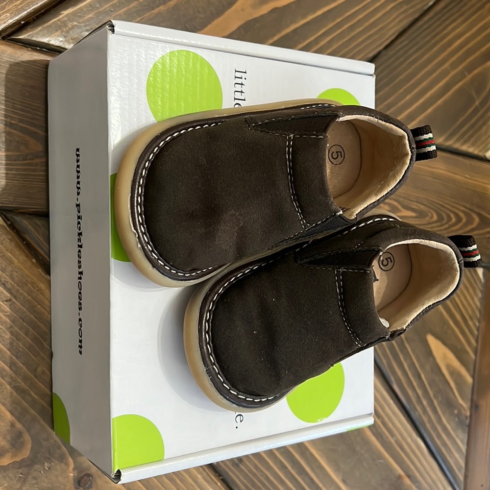 Boys shoes